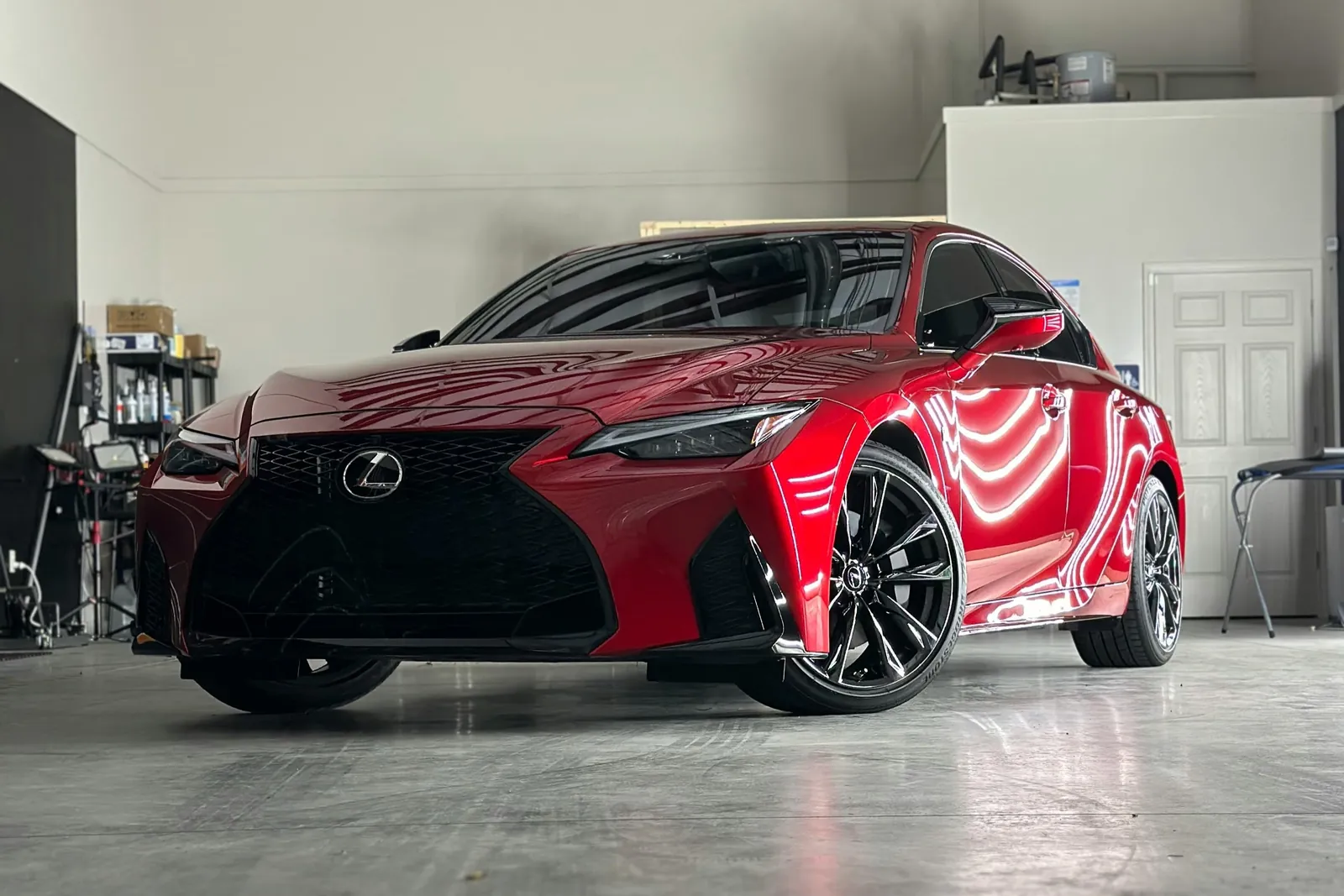Pulido multi-paso y tratamiento cerámico Excellence con 5 años de garantía para coches de alta gama · Prisma Detail